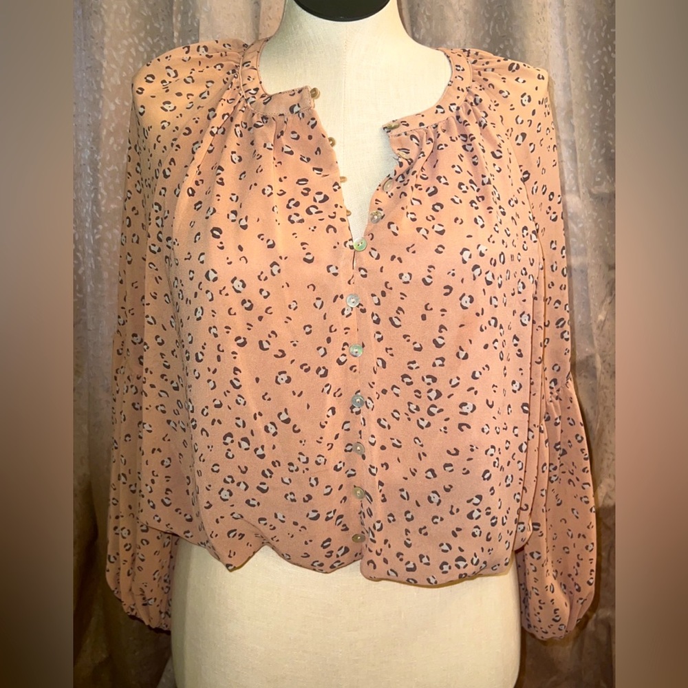 Metro brand, medium leopard women’s top